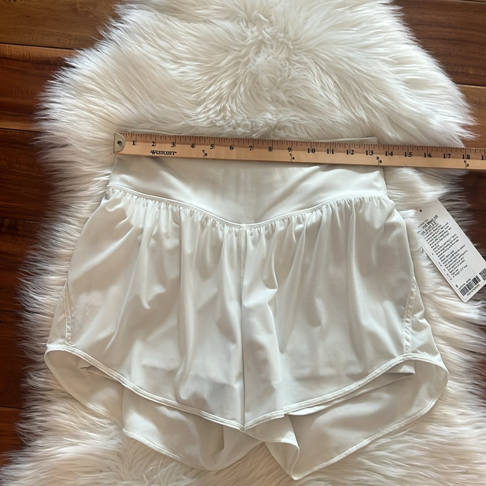 lululemon Nulu and Mesh High-Rise Yoga Short 3.5" in Bone Size 8 New NWT - Picture 2 of 8